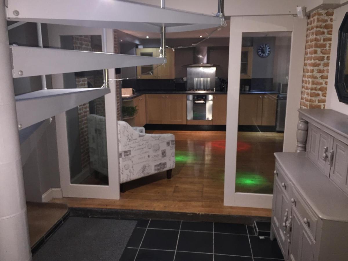 Large 2-Bed House Derbyshire Off Chatsworth Rd Chesterfield Exterior foto